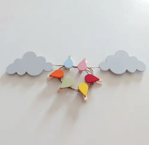 Varal para Fotos Nuvens e Gotas Coloridas
