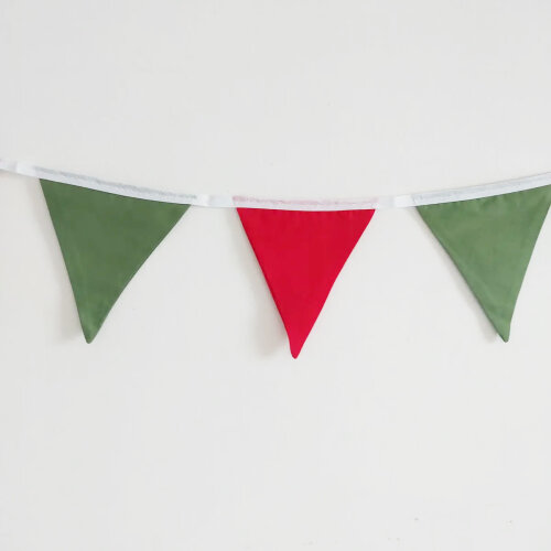 Bandeirinhas Decorativas Em Tecido Verde E Vermelha