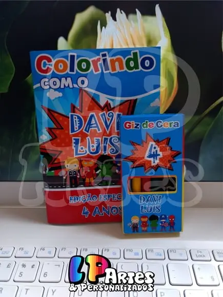 Kit De Colorir Livrinho + Giz De Cera - Heróis