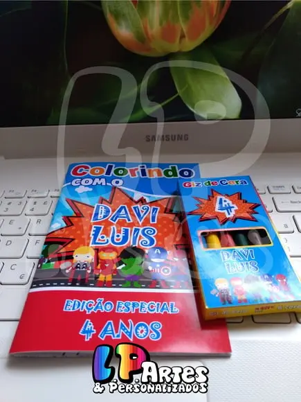 Kit De Colorir Livrinho + Giz De Cera - Heróis
