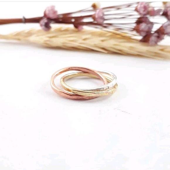 Aliança tripla estilo Cartier em prata, cobre e latão.