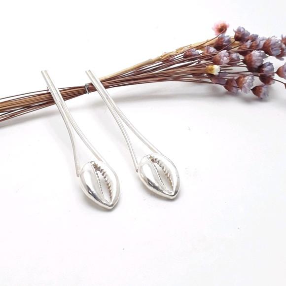 Brinco de prata longo com Búzio - DESIGN EXCLUSIVO