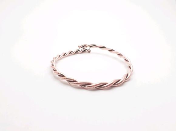 Pulseira Rígida em Cobre Trançado.