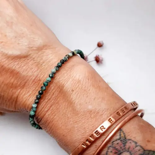 Pulseira em Cobre Puro com Turquesas Africanas com Fecho