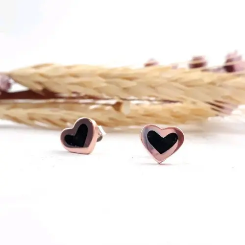 Mini brinco Love em cobre com Turmalina Negra