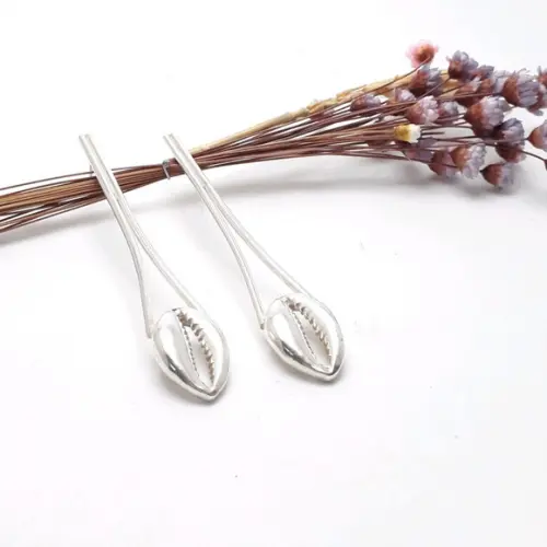 Brinco de prata longo com Búzio - DESIGN EXCLUSIVO