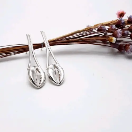 Brinco de prata Médio com Búzios- DESIGN EXCLUSIVO
