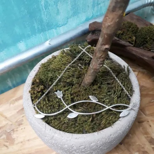 Gargantilha em prata Jardim de Tulipas