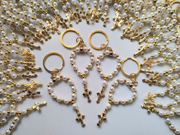 Mini Terço Chaveiro Dourado com Saquinho de Organza