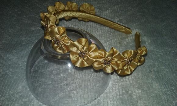 Tiara Rosinhas Douradas