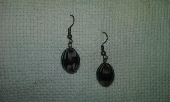 Brinco Oval Preto
