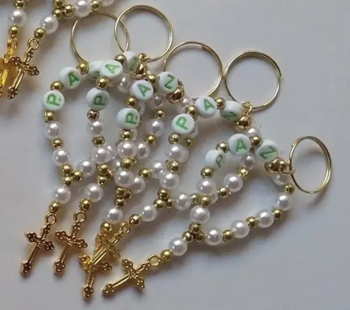 Mini Terço Chaveiro Letra Verde e Cruz Dourada