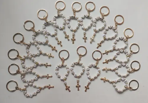 26 Mini Terço Chaveiro Personalizado Cruz Dourada
