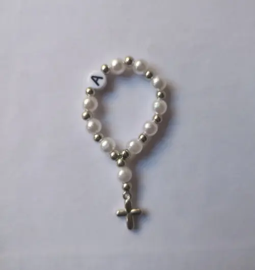 Mini Terço Cruz Prata Personalizado com 1 Letra