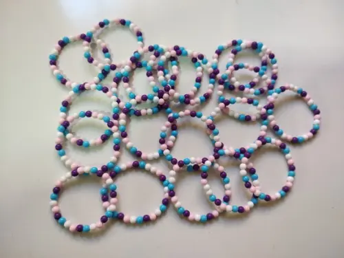 Pulseira infantil colorida