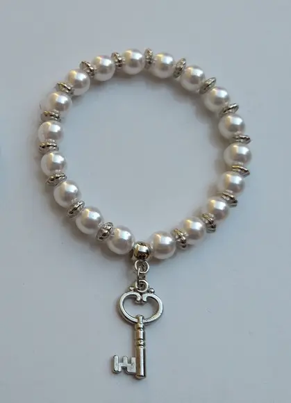Pulseira de pérolas com pingente para madrinhas