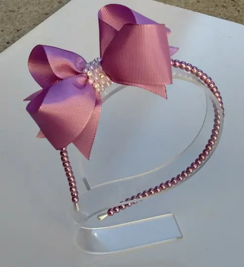 Tiara de Pérolas com Laço Lilás