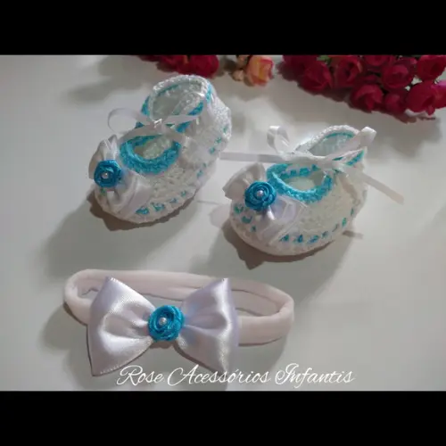 Sapatinho de Crochê Branco e Azul - Grátis a Faixa