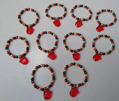 Pulseira com Pingente de Maçã