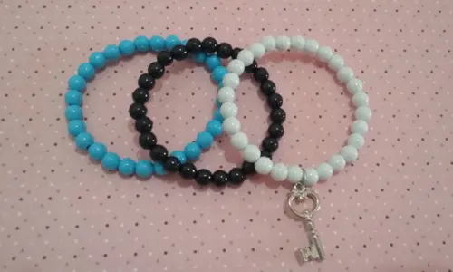Kit de pulseiras "Alice no país das maravilhas"
