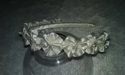 Tiara Rosinhas Marfim