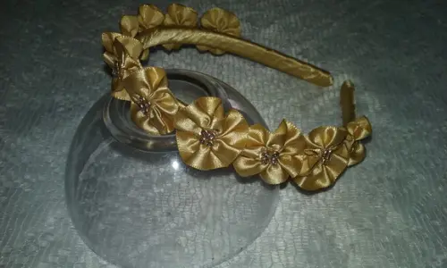 Tiara Rosinhas Douradas