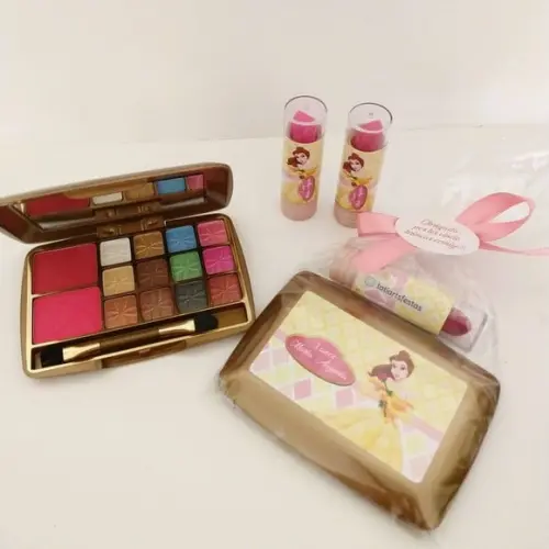 Kit Maquiagem com baton - Bela