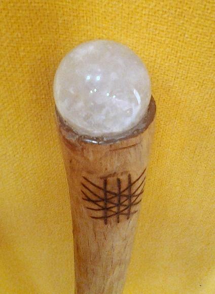Bengala Esfera de Cristal Leitoso e Talismã - 90cm