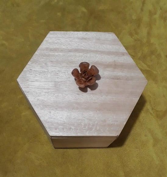 Caixa Cedro Sextavada 12cm