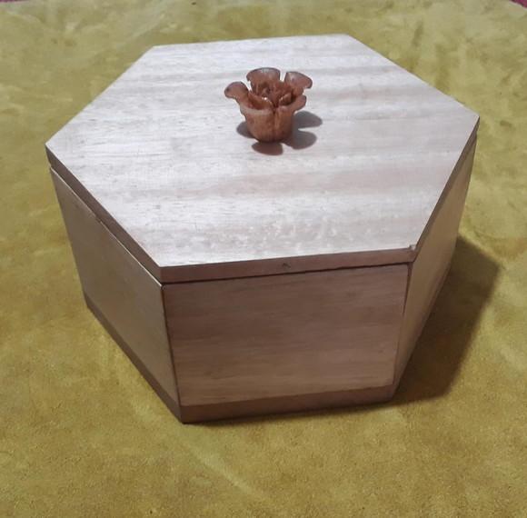 Caixa Cedro Sextavada 12cm