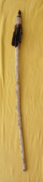 Cajado de Cedro Penas Urubu e Turmalina Bruta - 180cm