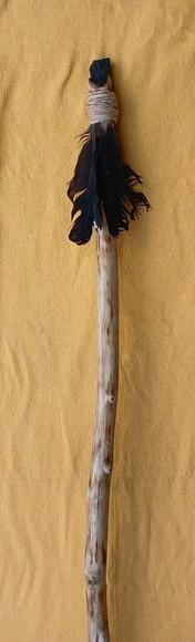 Cajado de Cedro Penas Urubu e Turmalina Bruta - 180cm