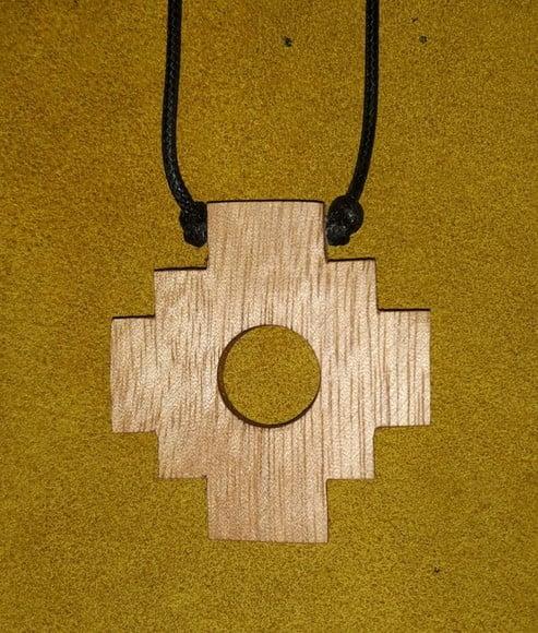 COLAR DE MADEIRA CRUZ CHAKANA 4X4X1