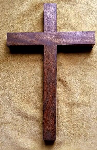 CRUZ EM MADEIRA - 1m x 60cm x 5cm