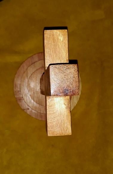 CRUZ EM MADEIRA MOD 01 - CRUZ 20x12x4 + BASE 6X16