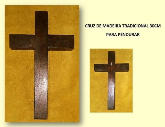 CRUZ EM MADEIRA PERSONALIZADA PARA PENDURAR - 30cm