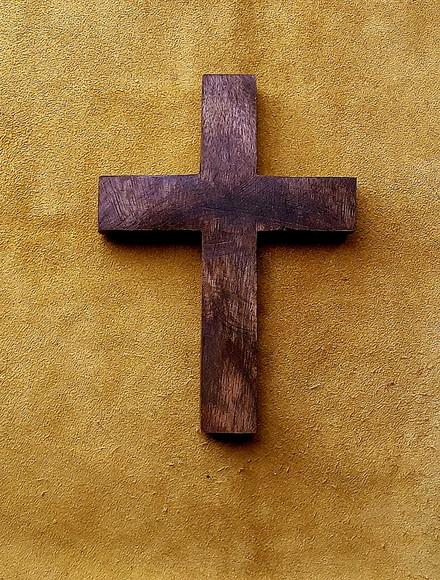 CRUZ EM MADEIRA -20 cm