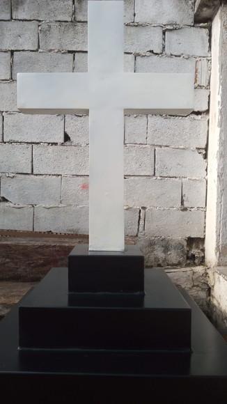 Cruzeiro em Madeira / Aço 100cm x 60cm x 60cm