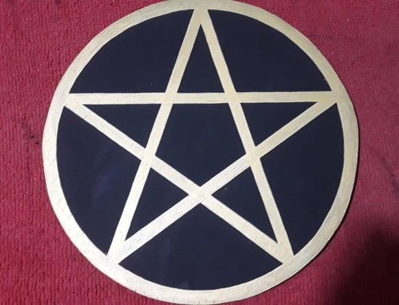 Placa Pintada Pentagrama 40cm