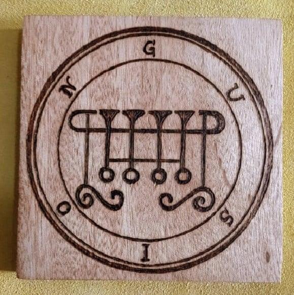 PLACA SIGILO DE GUSION 28CM (REDONDA OU QUADRADA)