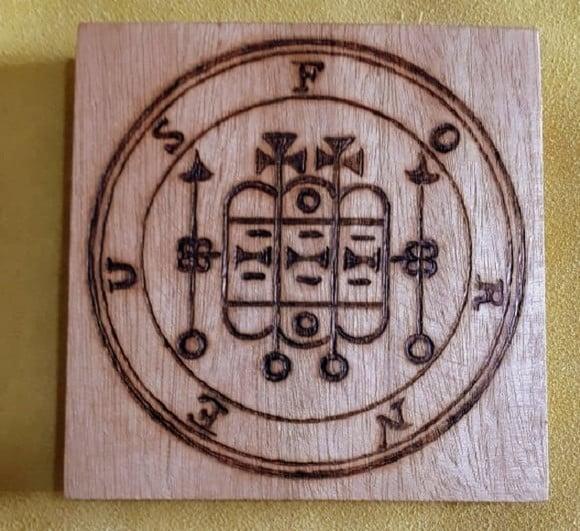 PLACA SIGILO DE FORNEUS 28CM (REDONDA OU QUADRADA)