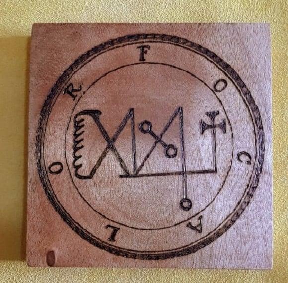 PLACA SIGILO DE FOCALOR 28CM (REDONDA OU QUADRADA)