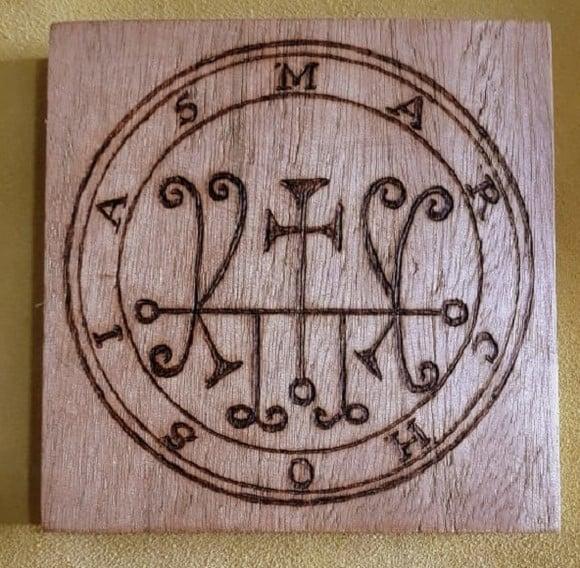 PLACA SIGILO DE MARCHOSIAS 28CM (REDONDA OU QUADRADA)