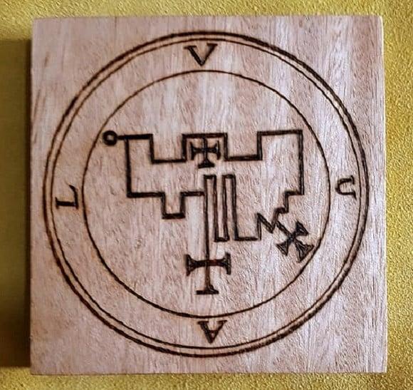 PLACA SIGILO DE VUAL 28CM (REDONDA OU QUADRADA)
