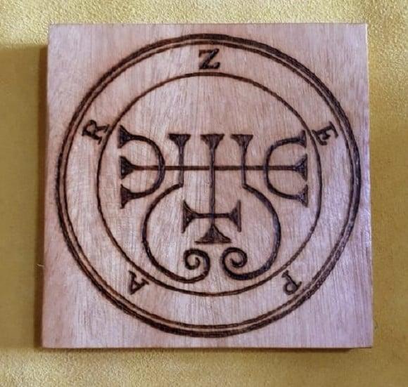 PLACA SIGILO DE ZEPAR 28CM (REDONDA OU QUADRADA)