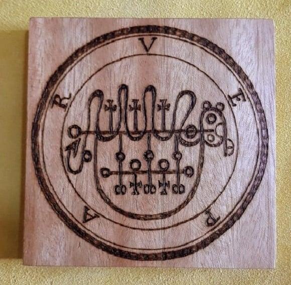 PLACA SIGILO DE VEPAR 28CM (REDONDA OU QUADRADA)