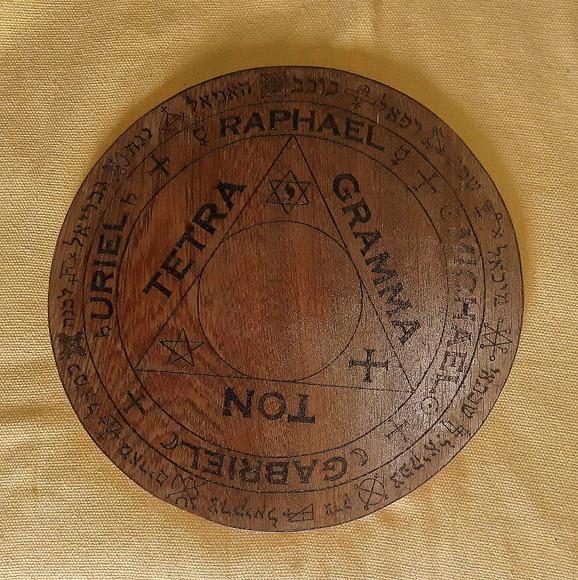 PLACA TETRAGRAMATON 40CM