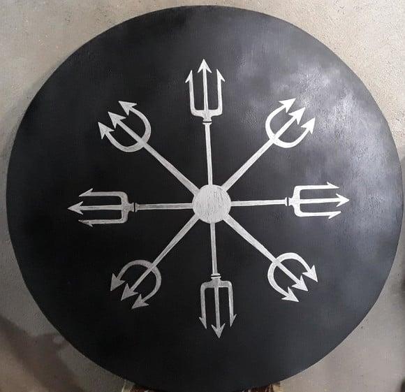 Placa Tridentes 80x80x2cm Pintada Preto/prata