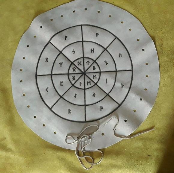 Runas Osso de Boi Pirogravadas com Saquinho em Couro 45cm