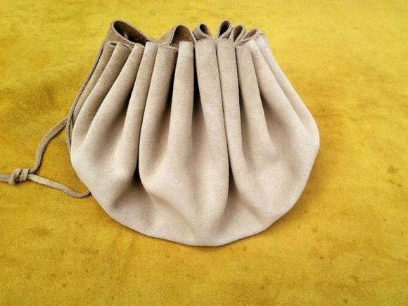 Runas Osso de Boi Pirogravadas com Saquinho em Couro 45cm